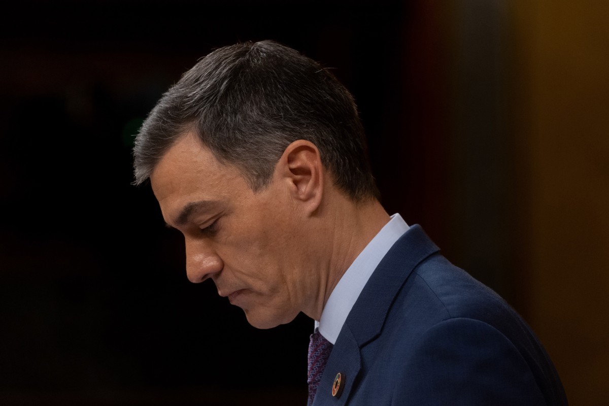 El presidente del Gobierno, Pedro Sánchez, durante una sesión plenaria, en el Congreso de los Diputados, a 27 de noviembre de 2024, en Madrid (España). El presidente del Ejecutivo y el presidente del PP, afrontan su primer cara a cara tras la DANA. Además