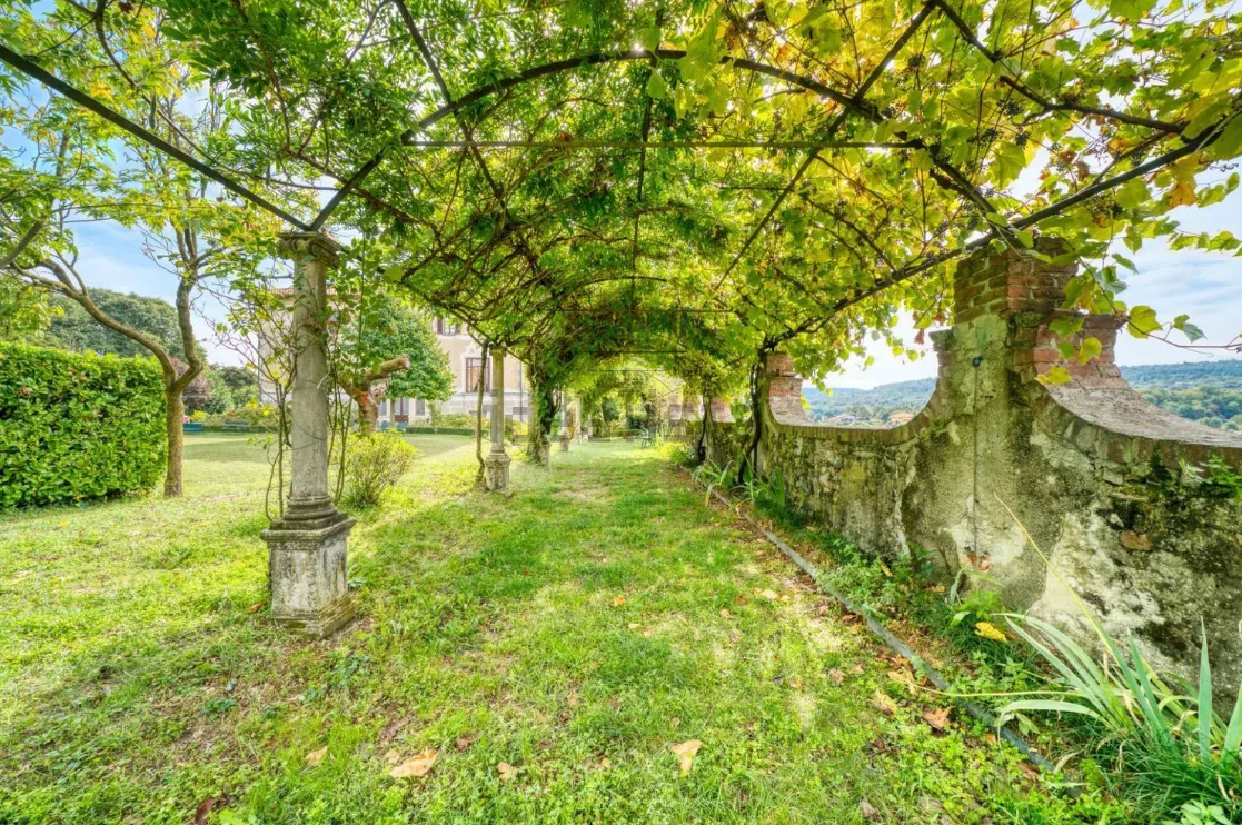 Castillo del siglo XVIII en Piamonte (Italia)