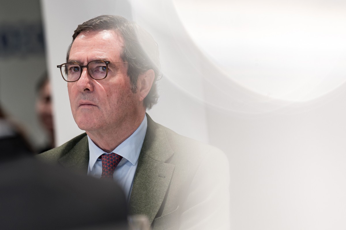 Garamendi agradece la colaboración de Cuerpo sobre la reducción de jornada, frente a los "insultos" de Díaz El presidente de la CEOE, Antonio Garamendi, durante un Encuentro Empresarial de CEOE y CEPYME y el CEO de Iryo, en la sede de la CEOE, a 19 de diciembre de 2024, en Madrid (España). El encuentro se desarrolla bajo el título, 'Multimodales y sostenibles'.