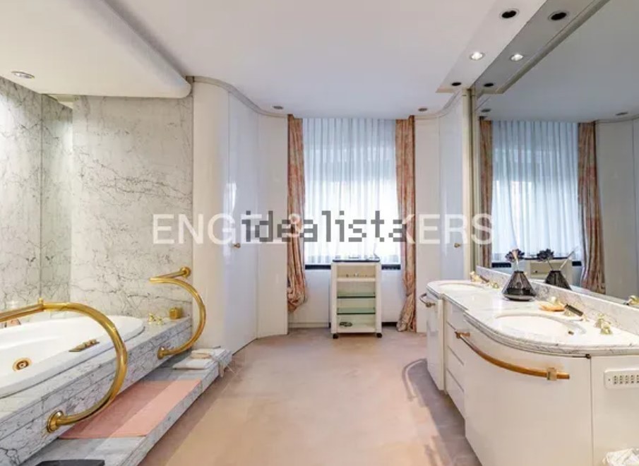 Casa di Raffaella Carrà, Bagno