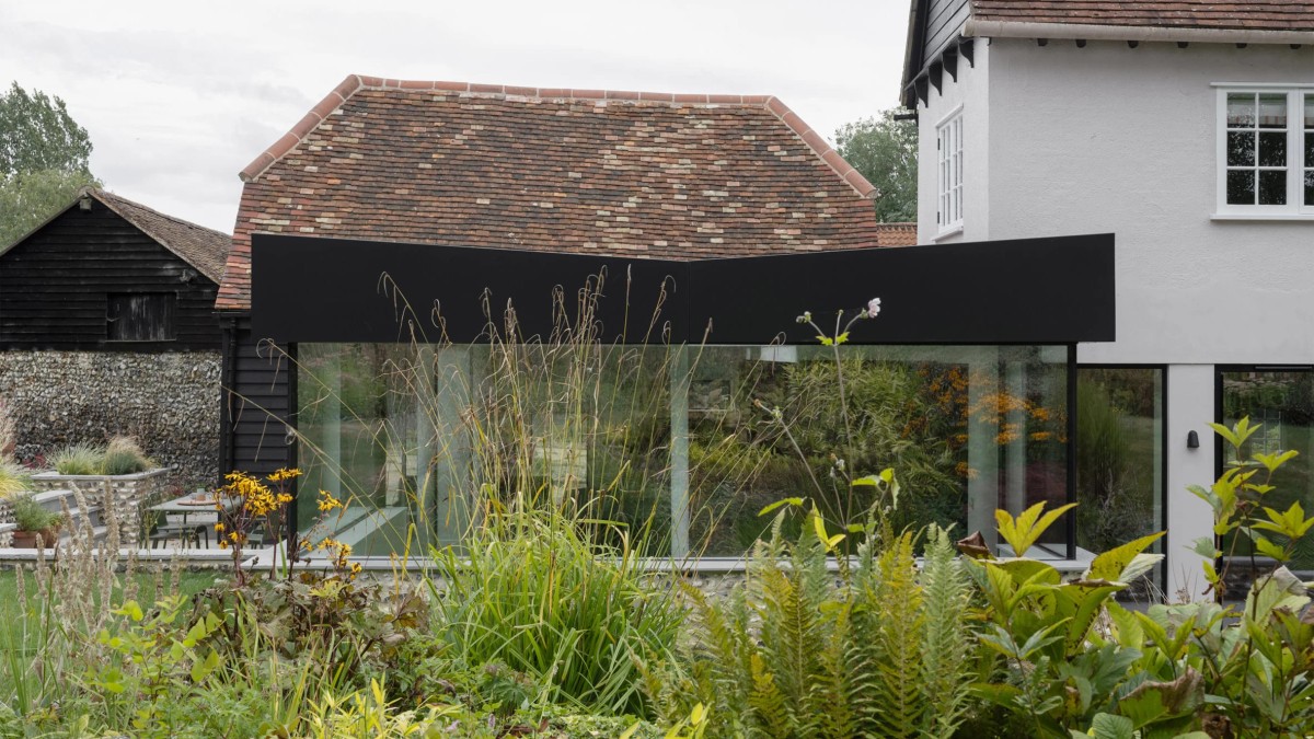 Junto al granero histórico tuvo lugar una ampliación con un diseño "descaradamente contemporáneo".