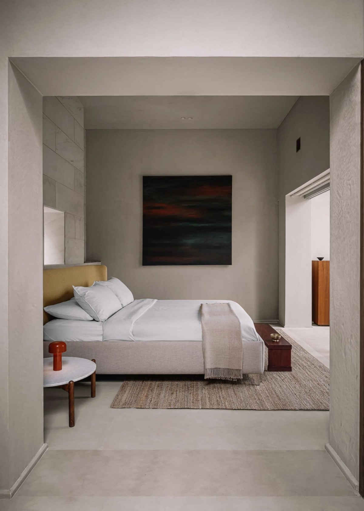 Los muebles que la decoran provienen de la colección de Sār, y se incluyen piezas de diseñadores internacionales.