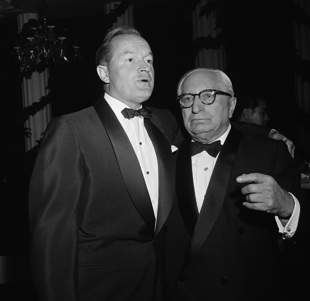 El actor americano Bob Hope y el productor de cine Louis B Mayer