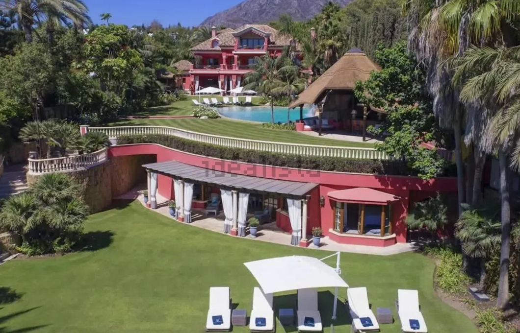 Buy luxury property on the Costa del Sol