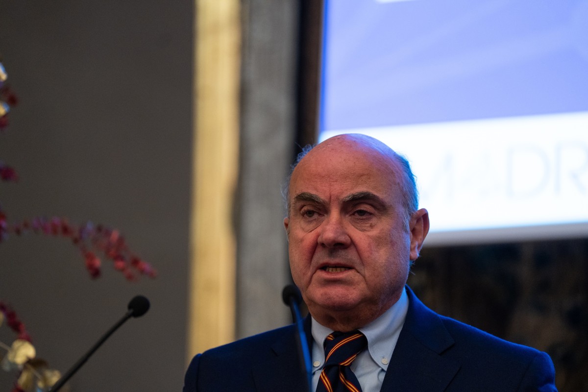 Guindos anticipa que el BCE seguirá bajando tipos si los datos confirman el escenario base El vicepresidente del Banco Central Europeo (BCE), Luis de Guindos, durante una reunión con empresarios madrileños, en el Hotel Wellington, a 16 de diciembre de 2024, en Madrid (España). La reunión ha tenido lugar coincidiendo con el IX Aniversario de Mad