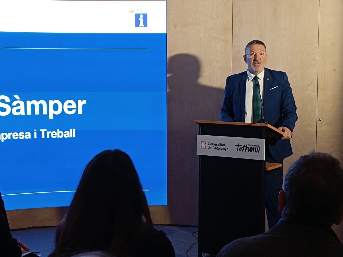 El conseller de Empresa y Trabajo de la Generalitat, Miquel Sàmper, ha anunciado que el Govern ha puesto a disposición de los municipios su herramienta para controlar los pisos turísticos ilegales desde este miércoles.