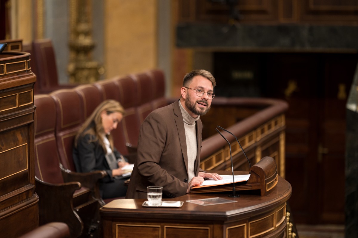 Sumar plantea a Vivienda comprar "masivamente" las casas "secuestradas" por el turismo y hacerlas públicas Archivo - El diputado de Compromís, Alberto Ibáñez, durante una sesión plenaria, en el Congreso de los Diputados, a 26 de noviembre de 2024, en Madrid (España).