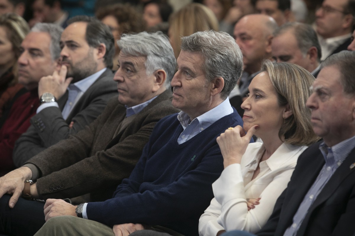 La 'Declaración de Asturias' del PP, "primer gran paso" hacia el pacto de Estado de Vivienda, según Asprima (I-2D) El vicesecretario de Coordinación Autonómica, Local y Análisis Electoral del PP y diputado nacional por Málaga, Elías Bendodo, el presidente del PP en Castilla-La Mancha, Paco Núñez, el presidente del PP vasco, Javier de Andrés, el presidente del P