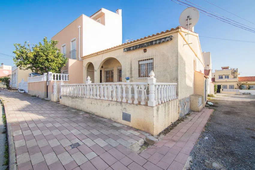 Chalet adosado en venta en Alicante