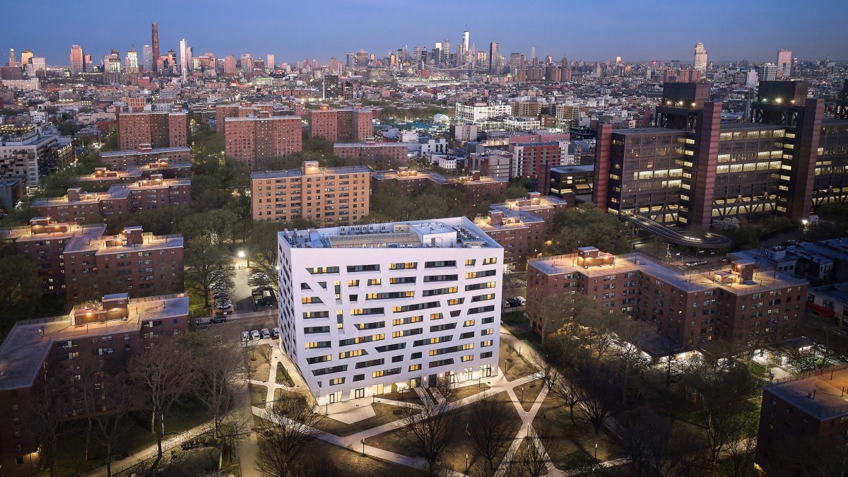 El edificio cuenta con 190 apartamentos y está destinado principalmente a personas mayores con ingresos bajos.