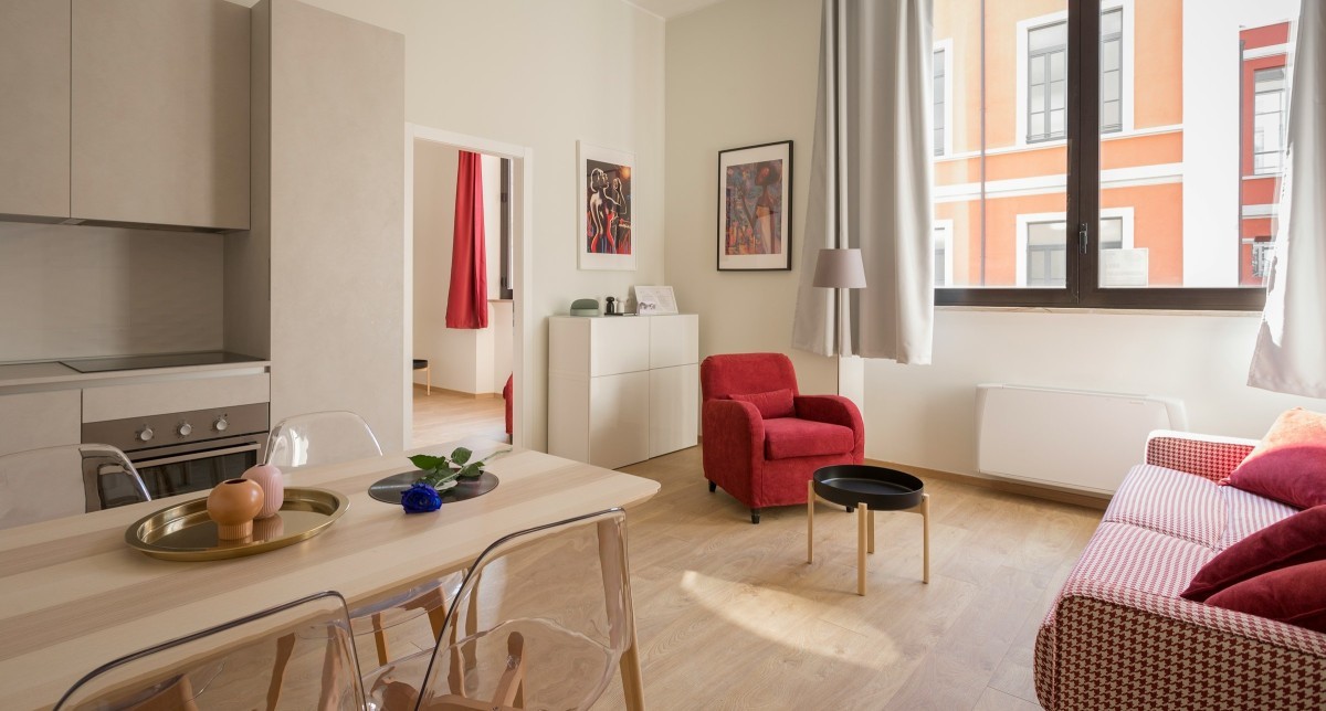 Share a flat to save moneydeborah cortelazzi on Unsplash