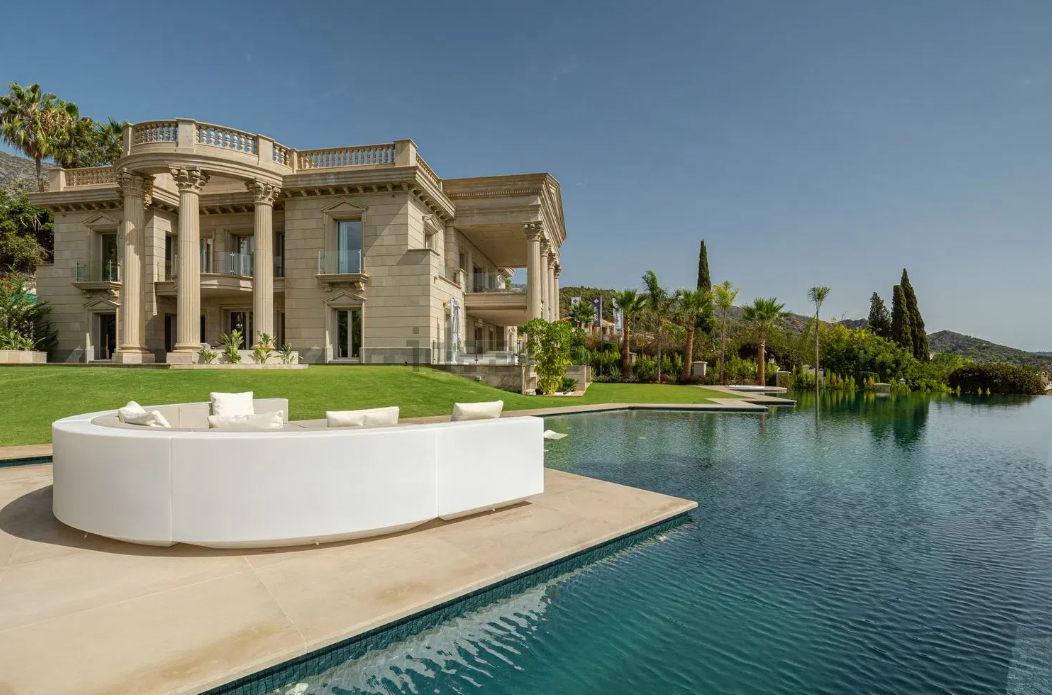 Casas con piscina climatizada en venta