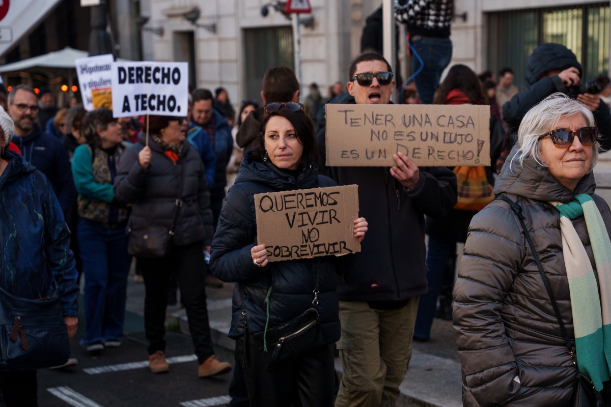 Varias personas durante una manifestación por una vivienda digna. 