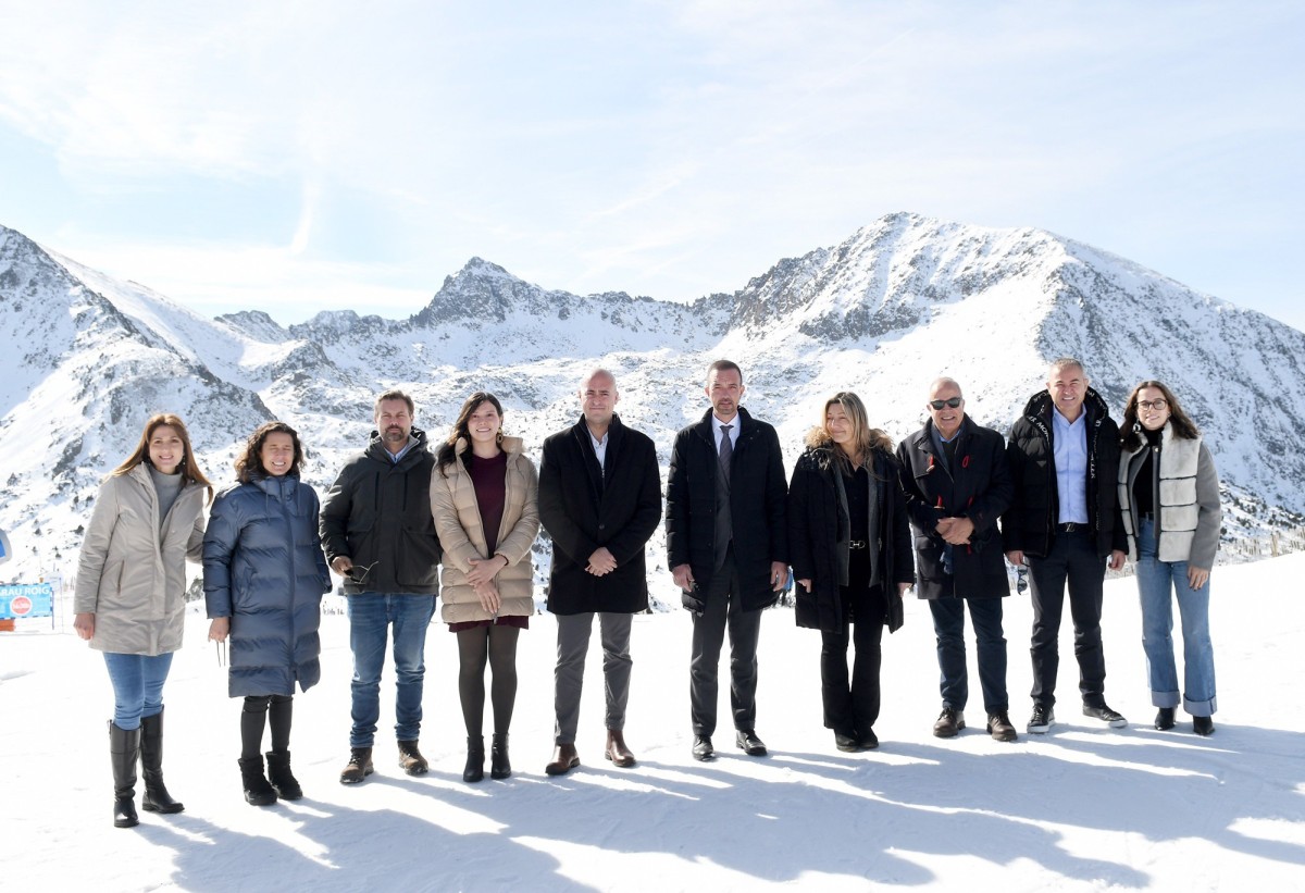Andorra tindrà una llei marc de turisme consensuada amb el sector durant aquest any Autoritats andorranes i els representants d'ONU Turisme a les pistes de Grandvalira