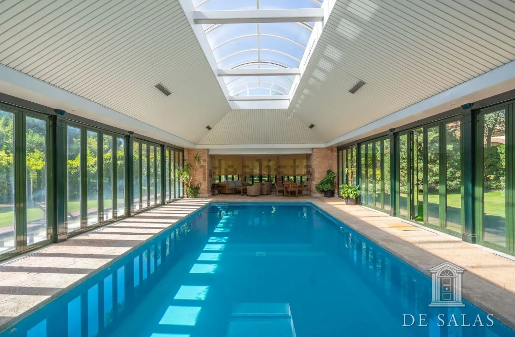 Casa con piscina climatizada