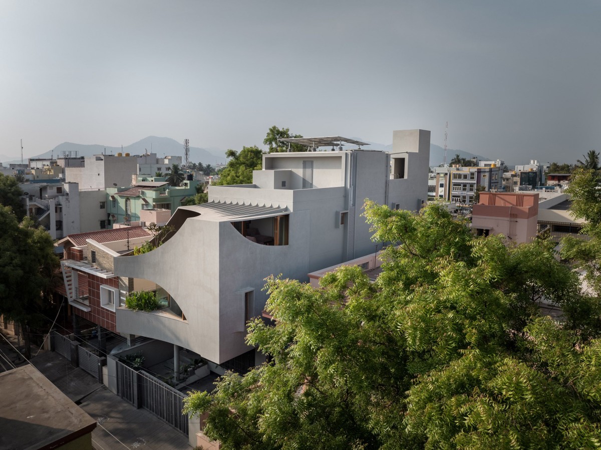 El estudio Cadence Architects ha creado la K-Home, situada en la ciudad de Krishnagiri (Tamil Nadu, India).