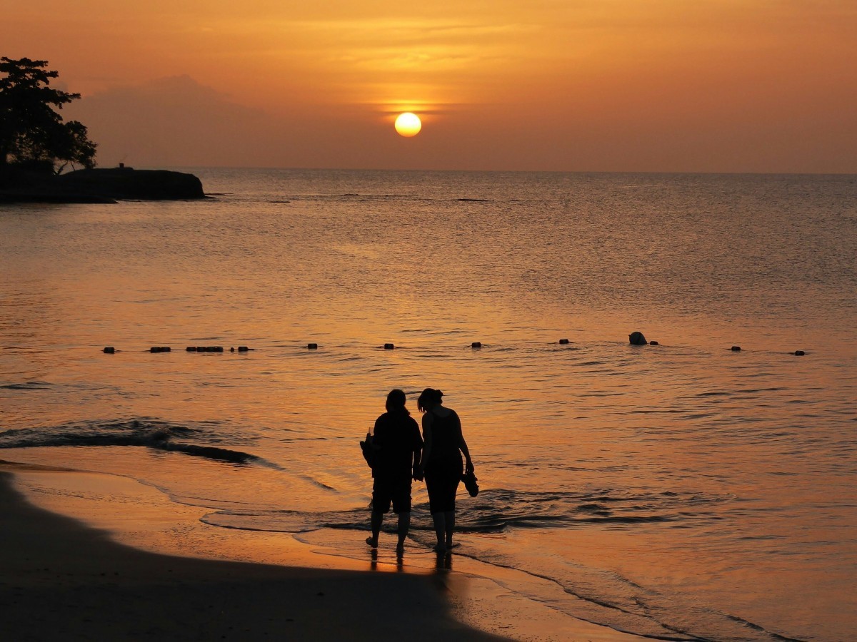casal na praia