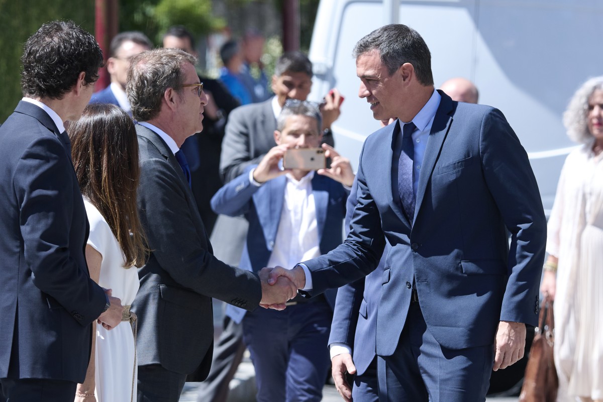 Alberto Núñez Feijóoy el presidente de Gobierno, Pedro Sánchez