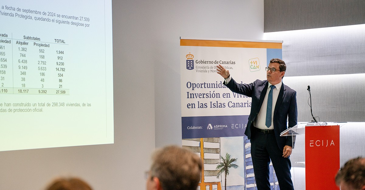 El consejero de Vivienda de Canarias en la presentación ante el sector promotor en Madrid