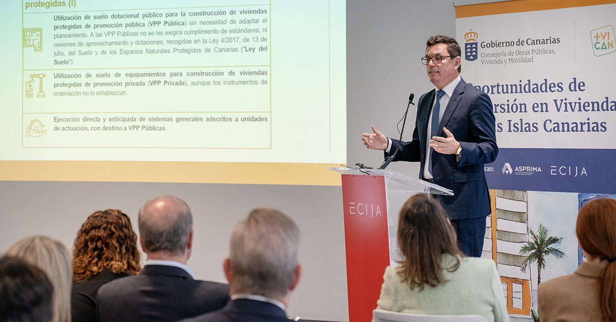 El consejero de Vivienda de Canarias en la presentación ante el sector promotor en Madrid