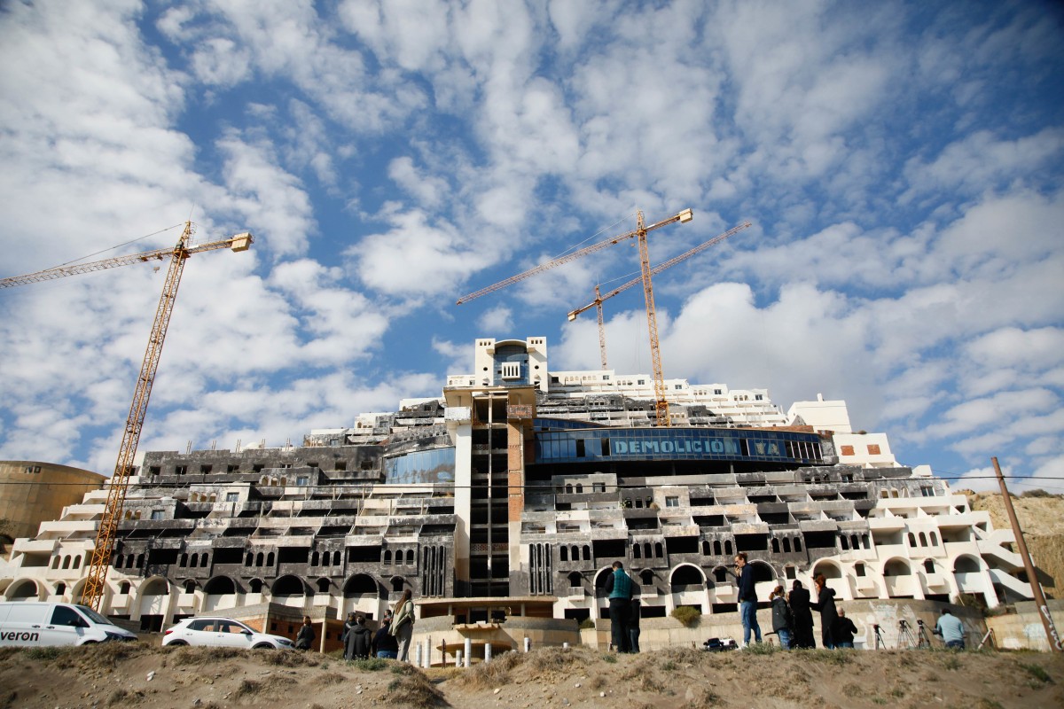 Hotel edificado en el paraje de El Algarrobico, en el municipio de Carboneras (Almería).