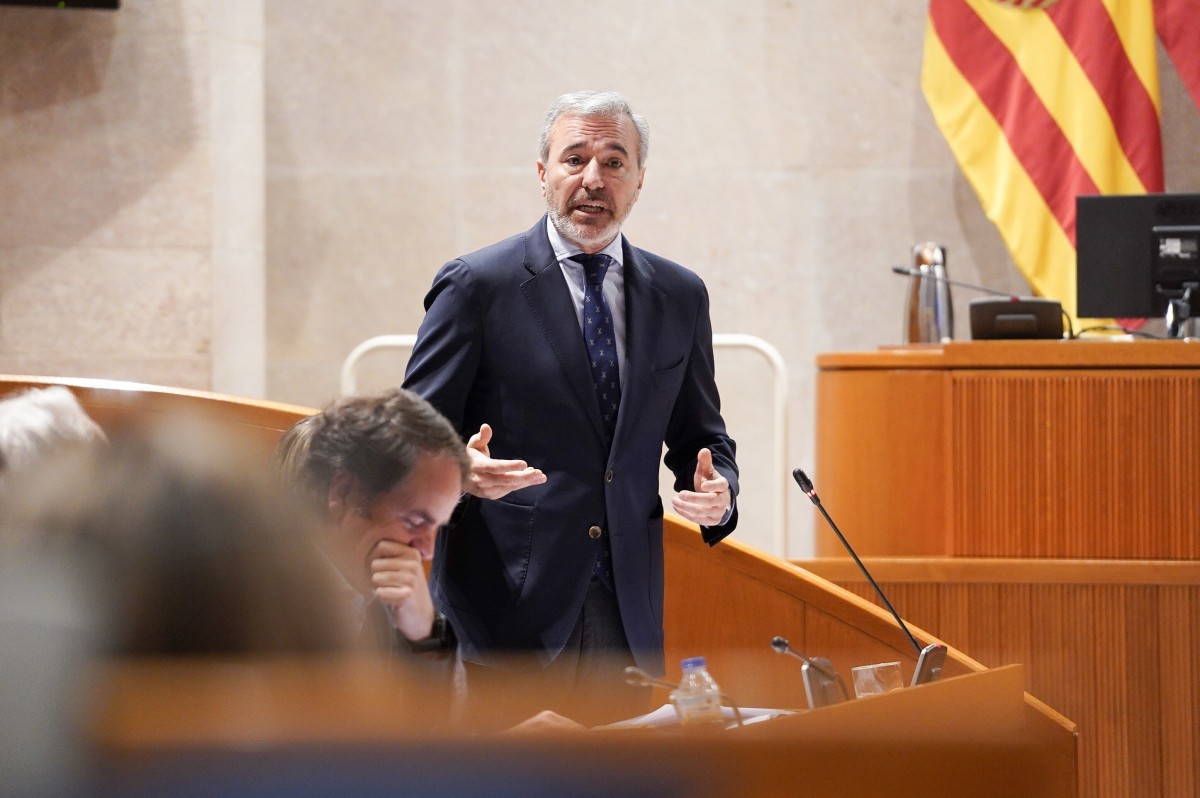 Azora promoverá un centro de datos en Villamayor de Gállego (Zaragoza) con 1.100 millones de inversión El presidente del Gobierno de Aragón, Jorge Azcón, en una sesión plenaria de las Cortes.