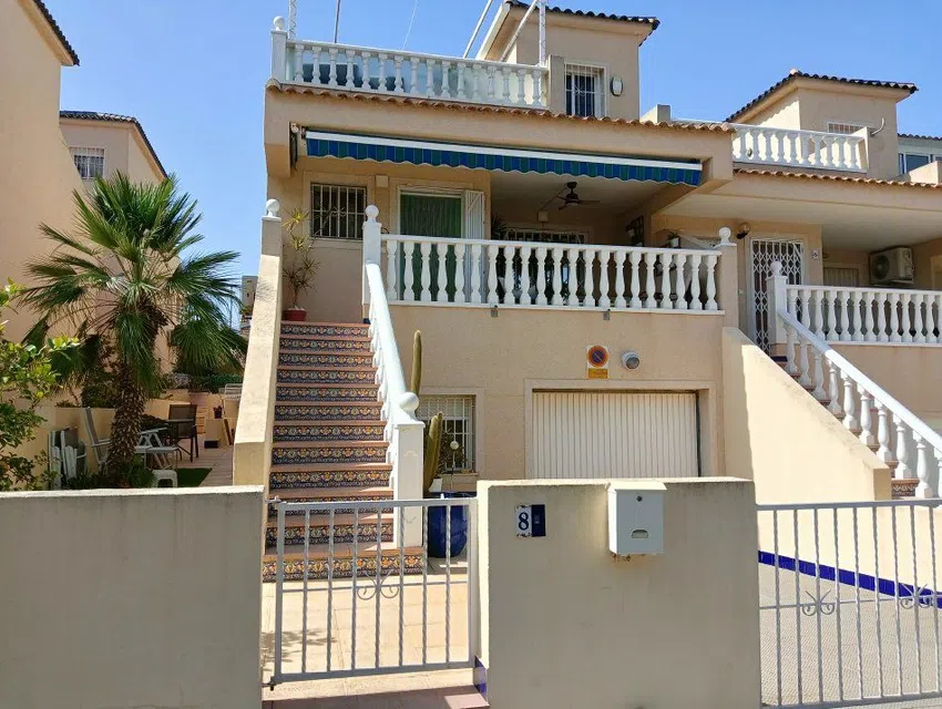 Chalet adosado en venta en Alicante