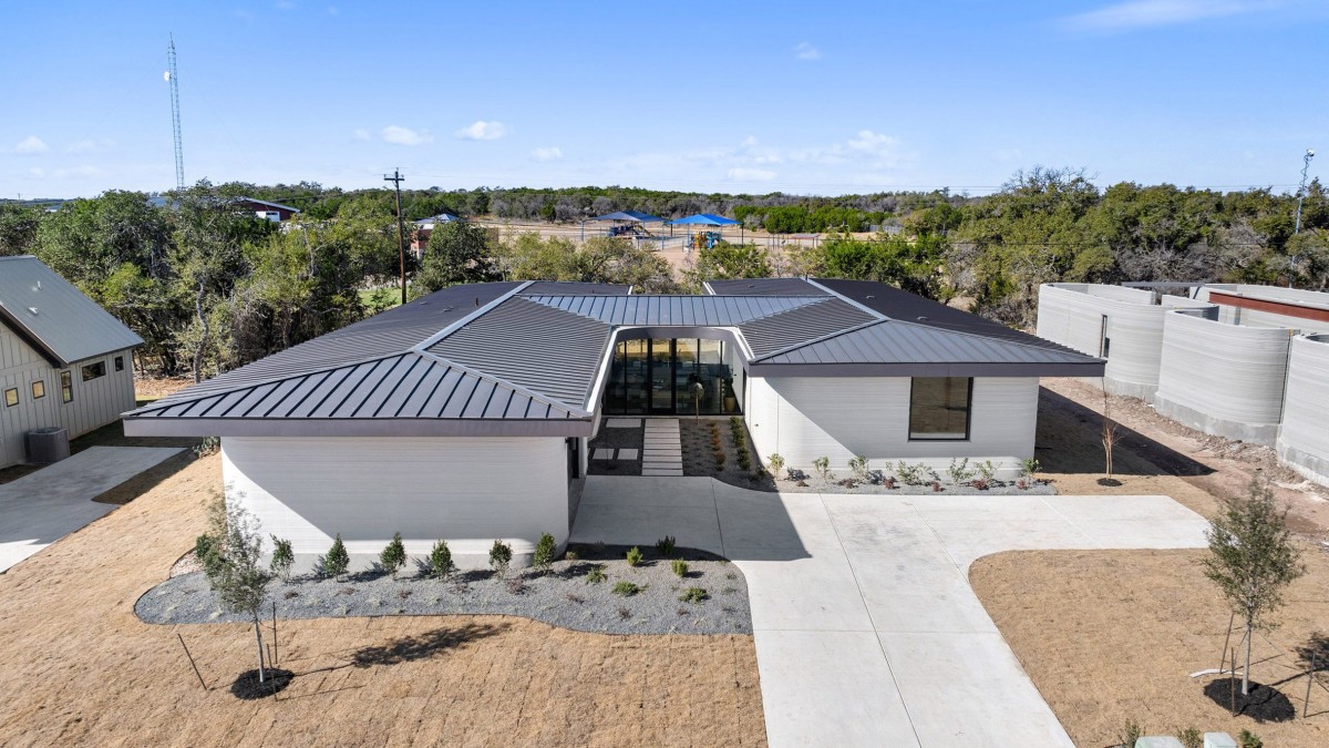 La empresa ICON ha diseñado AlphaBeta Z, una casa impresa en 3D en el barrio de Wimberley Springs, en Texas.