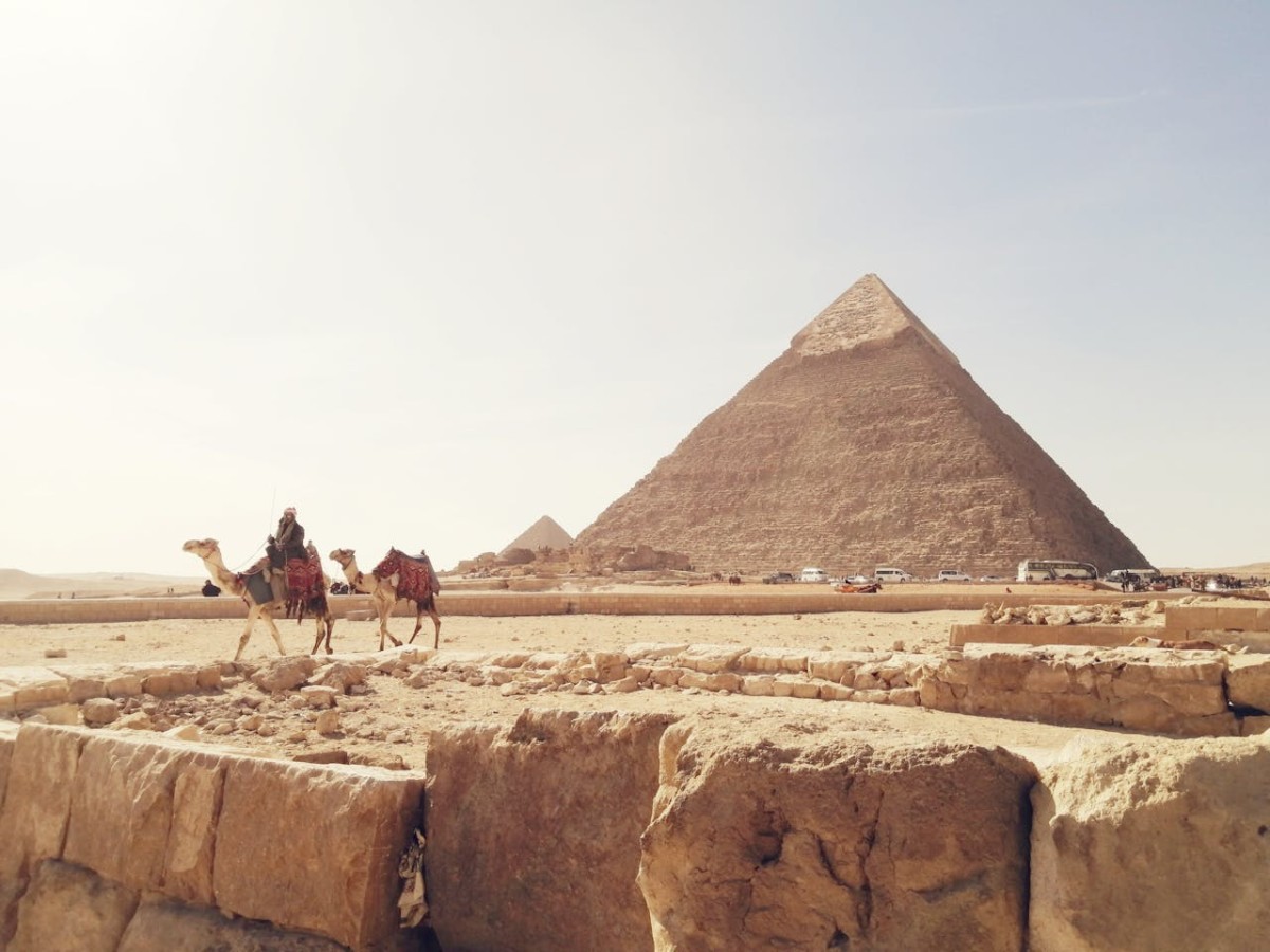 La Gran Pirámide de Giza, es la más alta del mundo, con 138 metros de altura en actualidad.