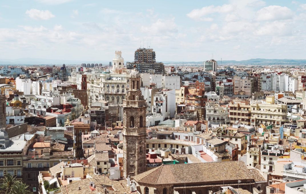 Atitlan y Grupo Ática se unen para promover 1.000 viviendas asequibles en la Comunidad Valenciana