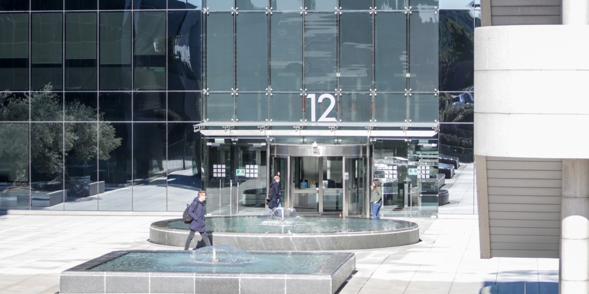 Archivo - Sede de la empresa Orange en el Parque Empresarial La Finca de Pozuelo de Alarcón, en Madrid.