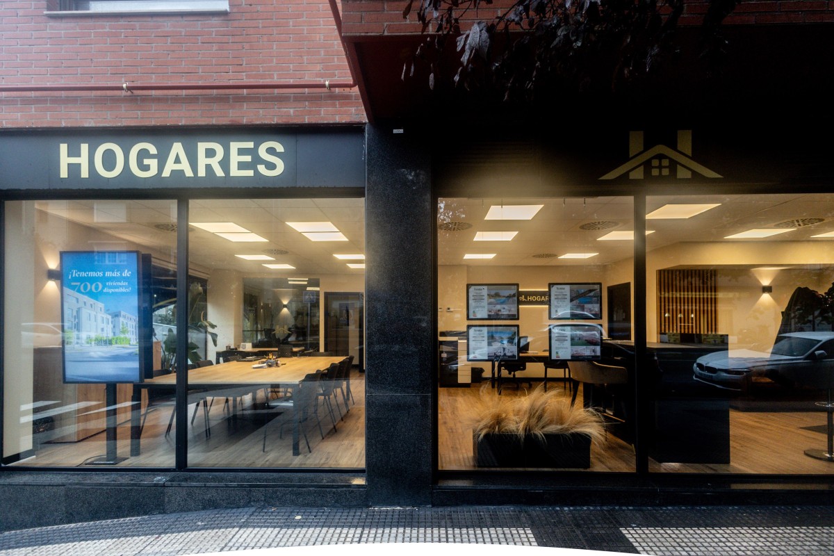 Archivo - Una inmobiliaria, a 16 de octubre de 2024, en Madrid (España).