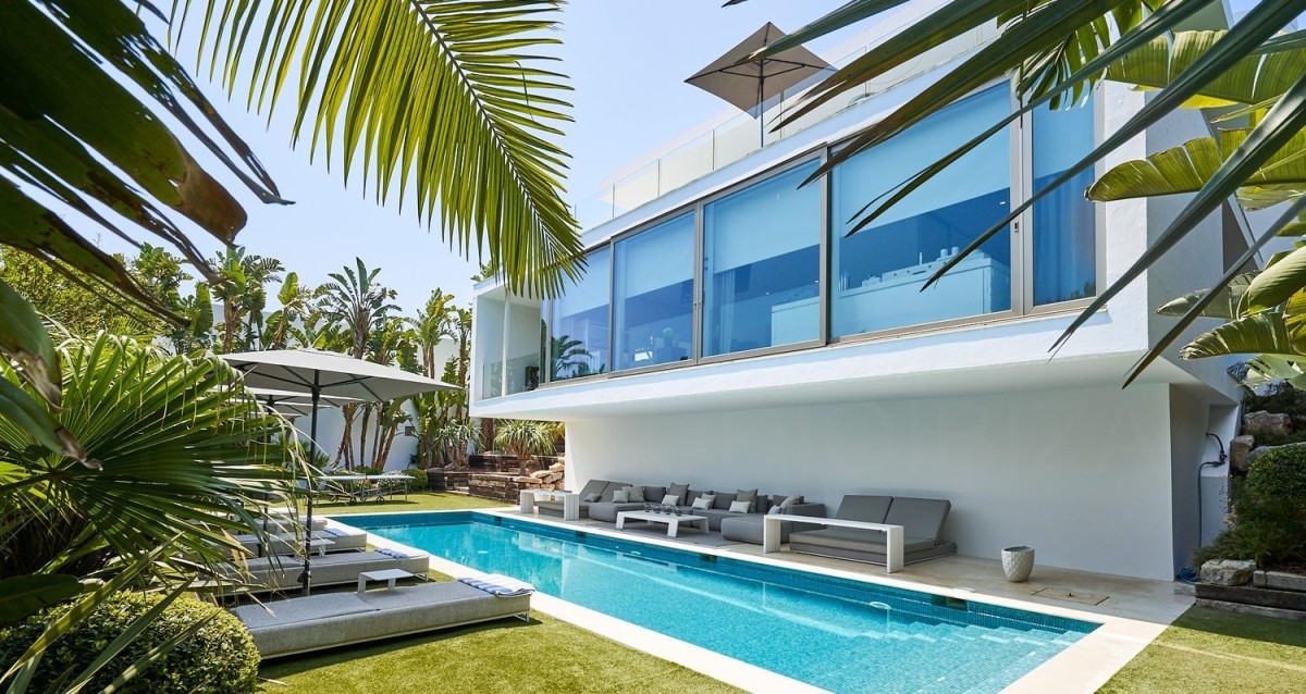 Modern villa for sale in Cap Martinet