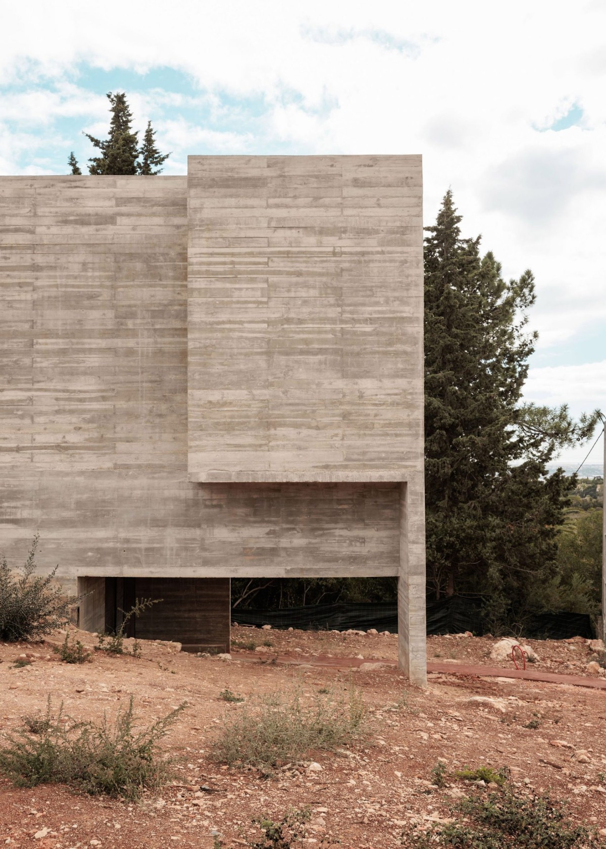 Los salientes angulares rompen con el estrecho diseño rectangular exterior