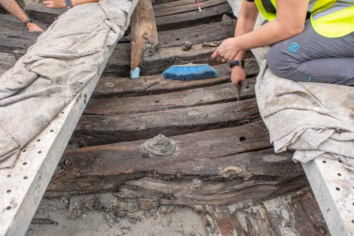 ‘¡Tierra a la vista!’: hallan un barco del siglo XV durante unas obras en el litoral de Barcelona