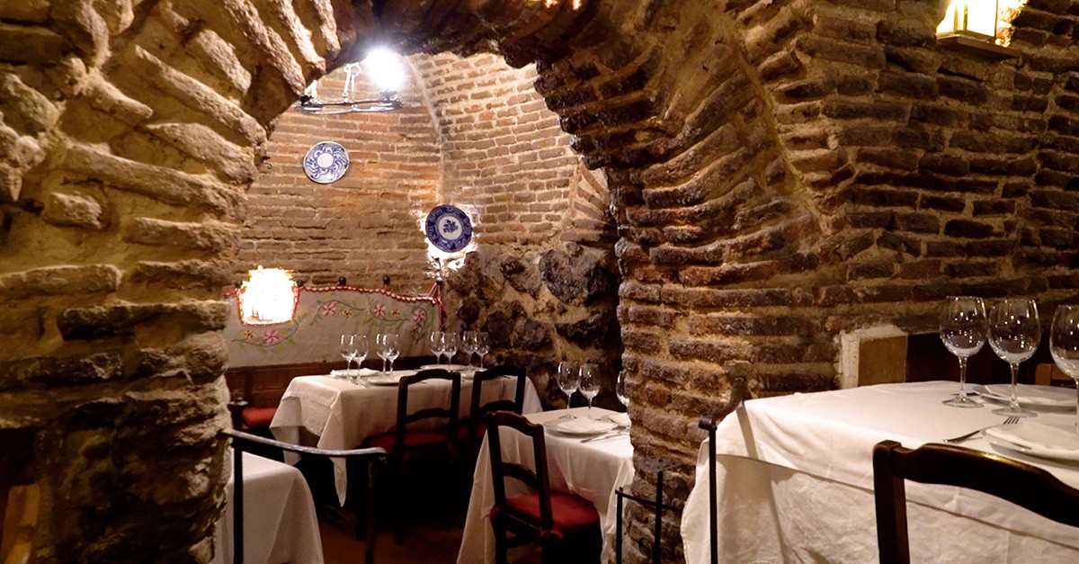Comedor en la bodega del restaurante Botín