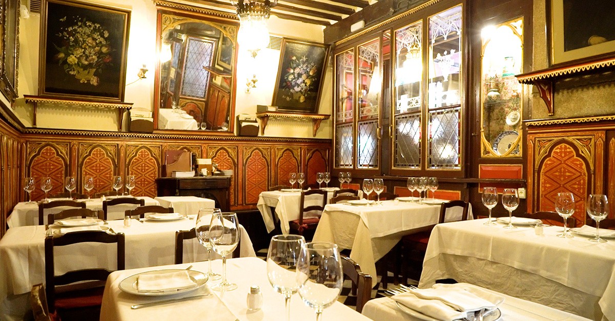 Comedor en la planta de calle del restaurante