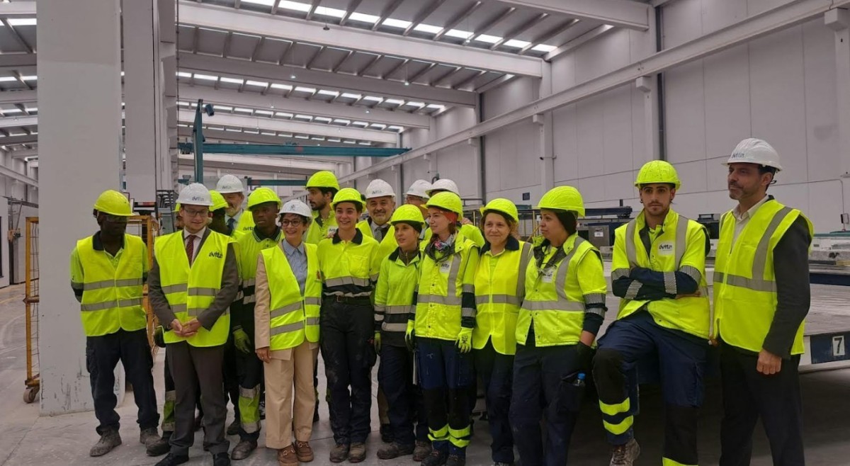 Isabel Rodríguez insta a las administraciones públicas a incorporar la industrialización en sus licitaciones .