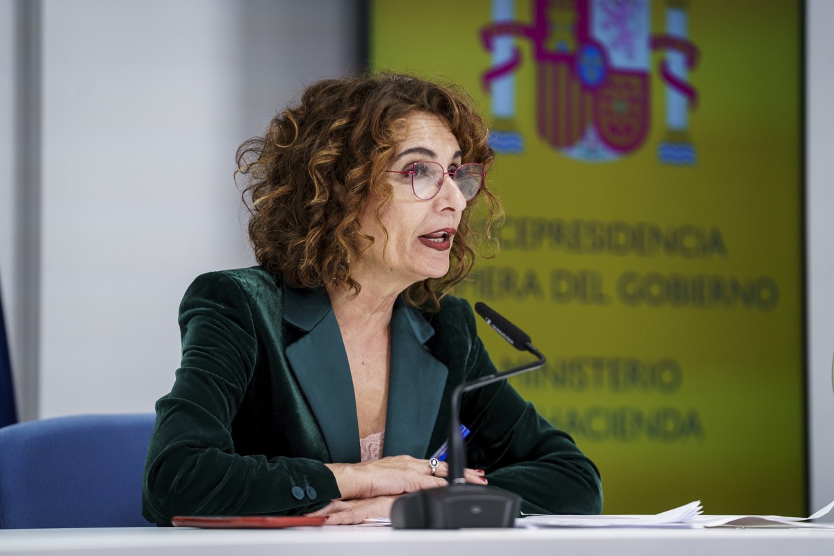 Archivo - La vicepresidenta primera del Gobierno y ministra de Hacienda, María Jesús Montero, a 26 de febrero de 2025, en Madrid (España).