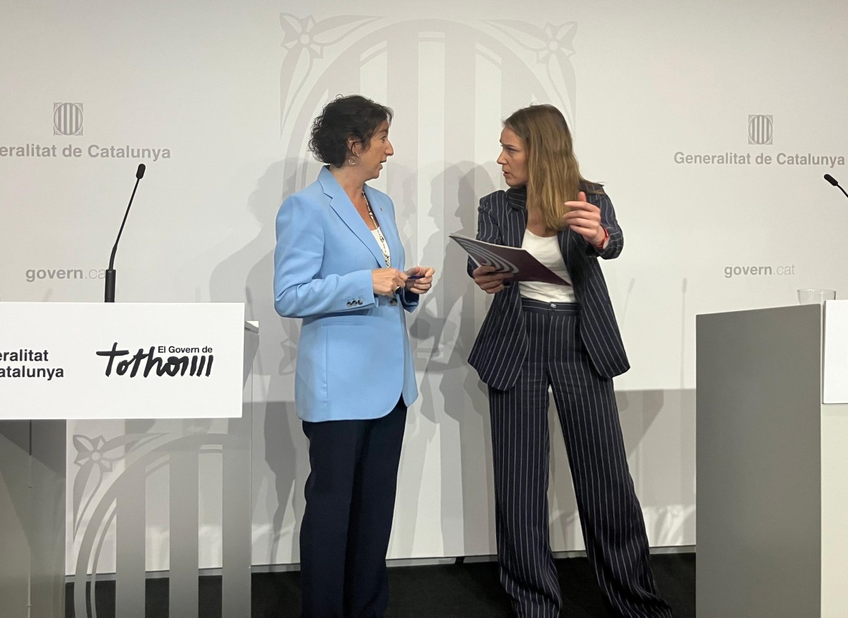 La consellera de Economía y Finanzas de la Generalitat, Alícia Romero, y la líder de Comuns, Jéssica Albiach.