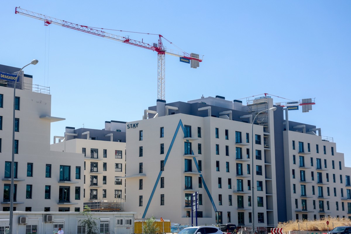 Archivo - Viviendas en construcción, a 10 de septiembre de 2024, en Madrid (España).