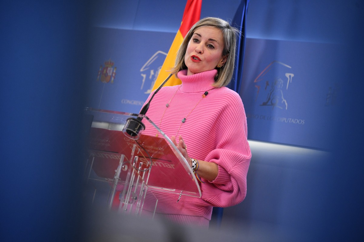Sumar propone prohibir por ley grupos como 'Desokupa' y multar con hasta 600.000 euros a quien les contrate La portavoz de Sumar en el Congreso, Verónica Martínez Barbero, ofrece una rueda de prensa, en el Congreso de los Diputados, a 16 de enero de 2025, en Madrid (España).
