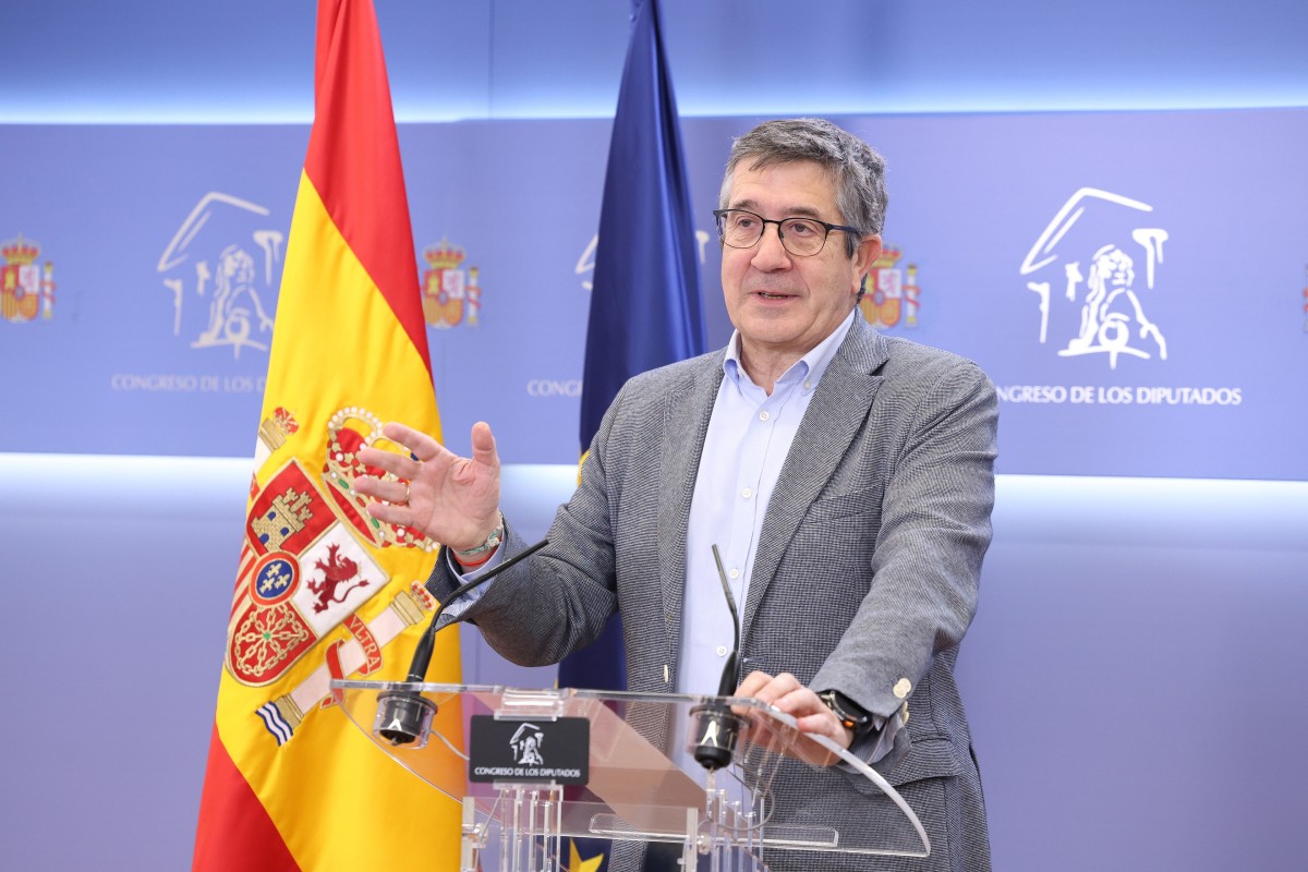 El portavoz del PSOE en el Congreso, Patxi López, durante una rueda de prensa posterior a la Junta de Portavoces, en el Congreso de los Diputados, a 27 de mayo de 2025, en Madrid (España).
