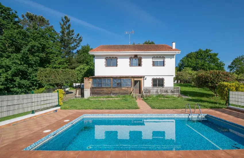 Chalet con piscina reformado