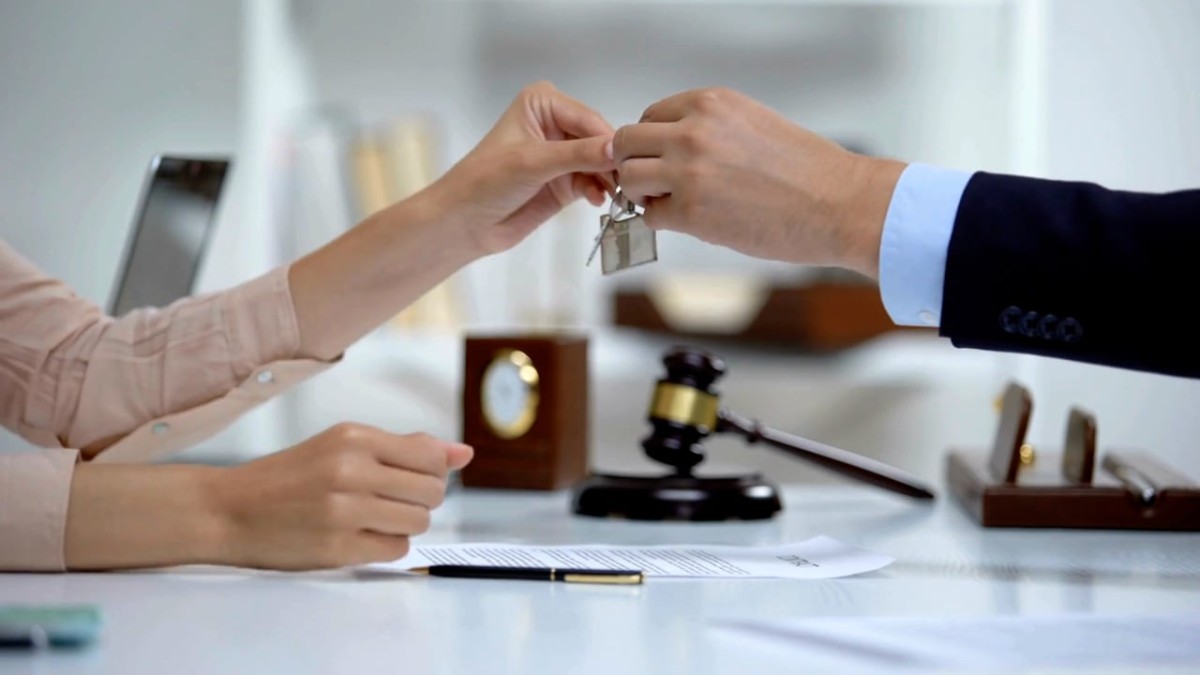 Cómo tributa la compra de una vivienda en separación de bienes según el ITP Entrega de llaves tras firmar la compraventa de una vivienda en separación de bienes