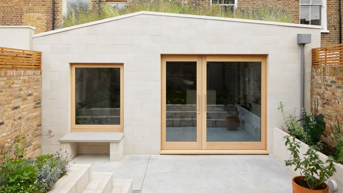 Bautizada como Hoj House, el Studio Merlin ha realizado una ampliación en una casa victoriana de Stoke Newington (Londres).