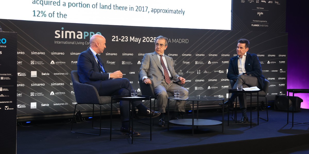 (De izq. a dch.) Miguel Díaz (Los Cerros), Luis Roca de Togores (Valdecarros) y Juan José Perucho (AGV)