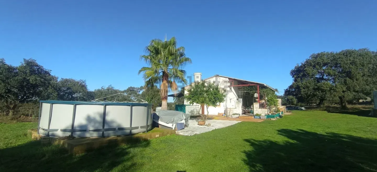 Casa con piscina en venta en Guillena por 60.000 euros