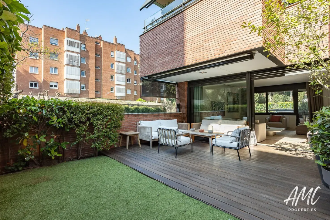 Piso de lujo con jardín