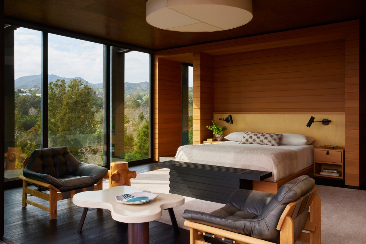 La continuidad armoniza el entorno construido con el paisaje natural, ofreciendo un entorno ideal para la relajación y el entretenimiento.